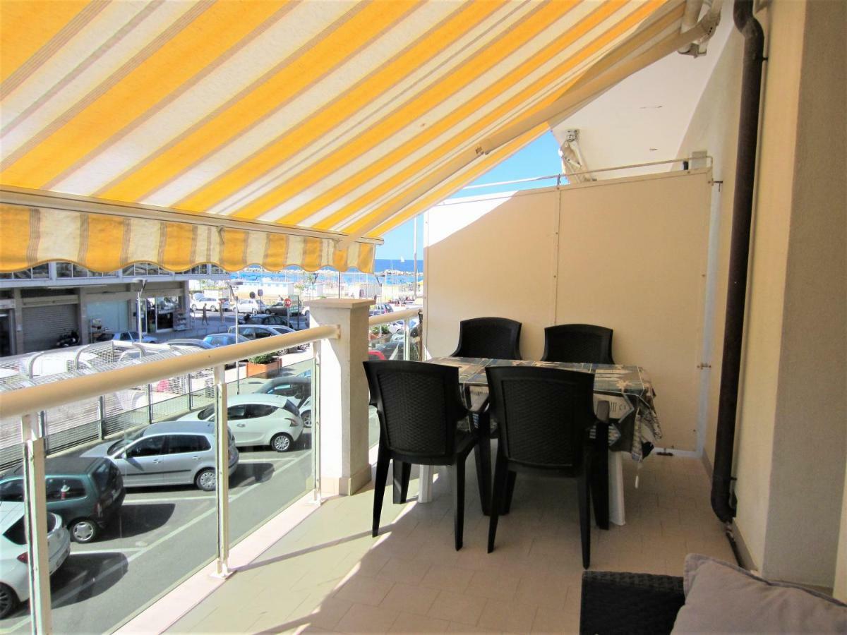 Happy Whale Apartment Rimini Dış mekan fotoğraf